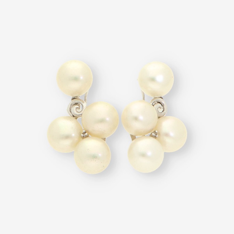 Pendientes de oro blanco 18kt con perlas y brillantes, cierre omega Pendientes de oro blanco 18kt con perlas y brillantes, cierre omega
