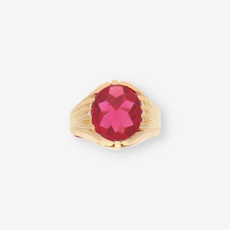 Anillo de Oro con Piedra Roja Anillo de Oro con Piedra Roja