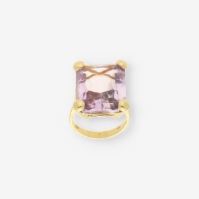 Anillo de Oro con Piedra Lila