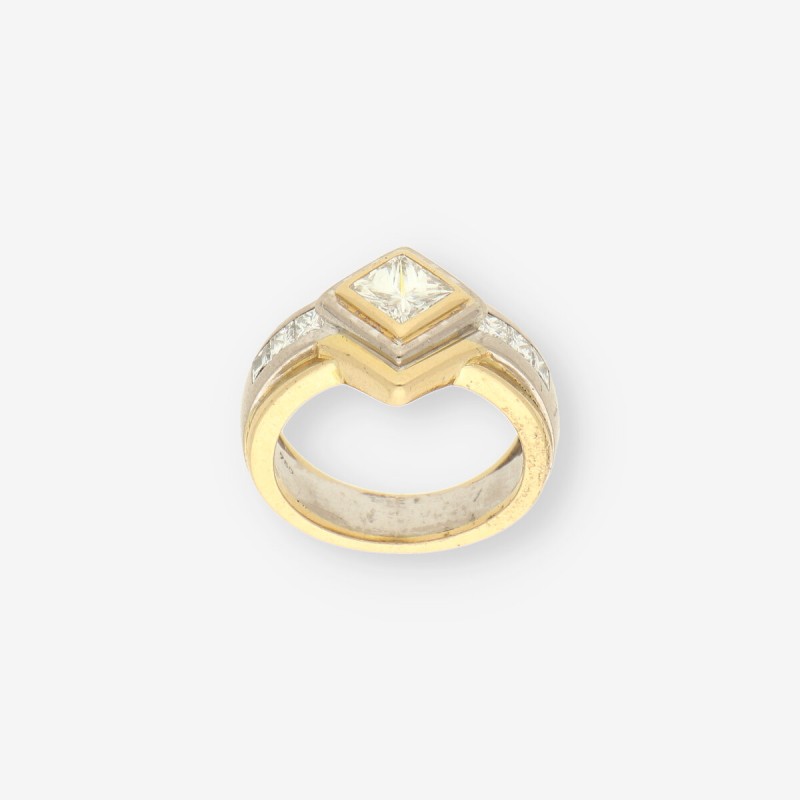 Anillo oro bl., oro ama. y brillantes