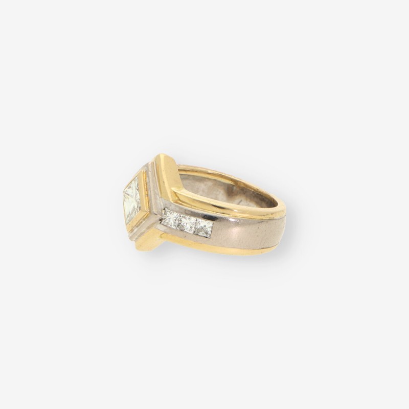 Anillo oro bl., oro ama. y brillantes