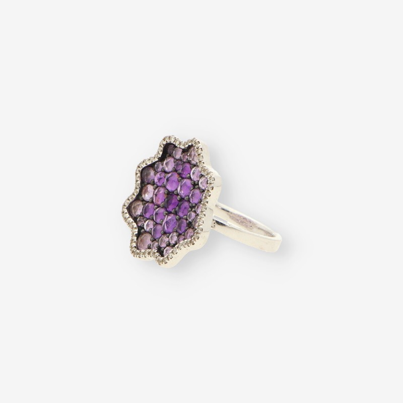 Anillo oro blanco, brillantes y p. lila
