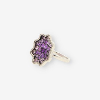Anillo oro blanco, brillantes y p. lila