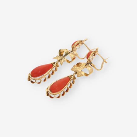 Pendientes de oro amarillo 18kt y coral