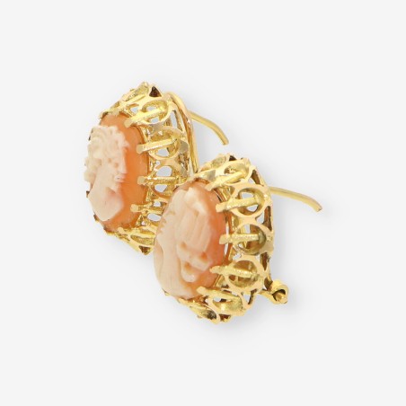 Pendientes camafeo de oro amarillo 18kt con cierre omega