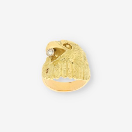 Anillo de oro amarillo 18kt con diseño de águila y brillantes