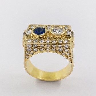 Anillo en oro 18kt con brillantes y zafiro.