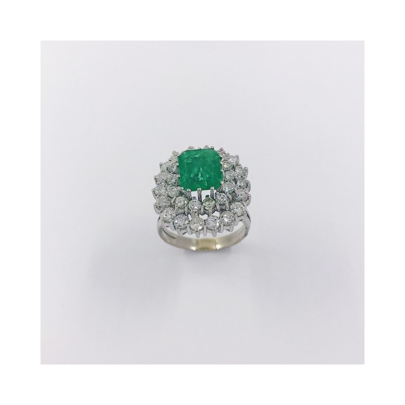 Anillo en oro 18kt con esmeralda y brillantes