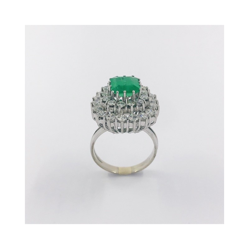 Anillo en oro 18kt con esmeralda y brillantes