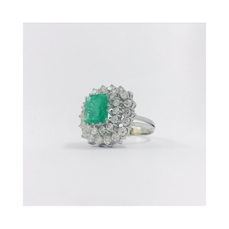 Anillo en oro 18kt con esmeralda y brillantes
