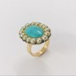 Anillo en oro 18kt con turquesa central y perlas