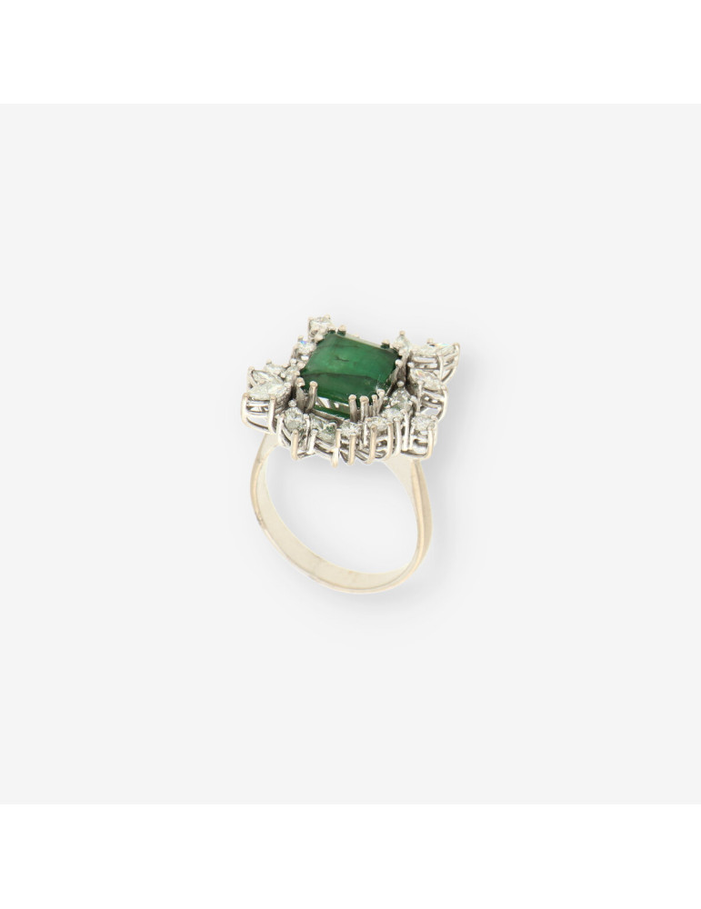 Anillo oro bl. Esmeralda y brillantes
