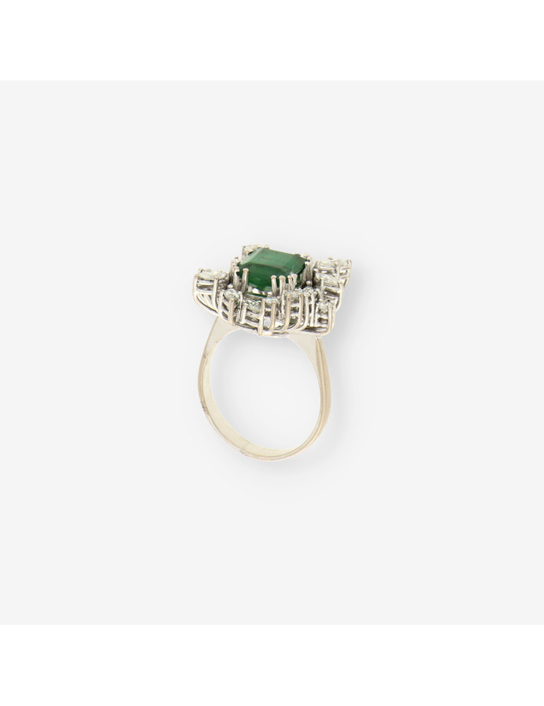 Anillo oro bl. Esmeralda y brillantes