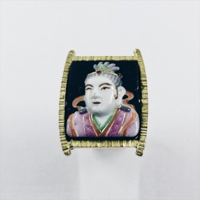 Anillo en oro con imagen de personaje oriental esmaltado