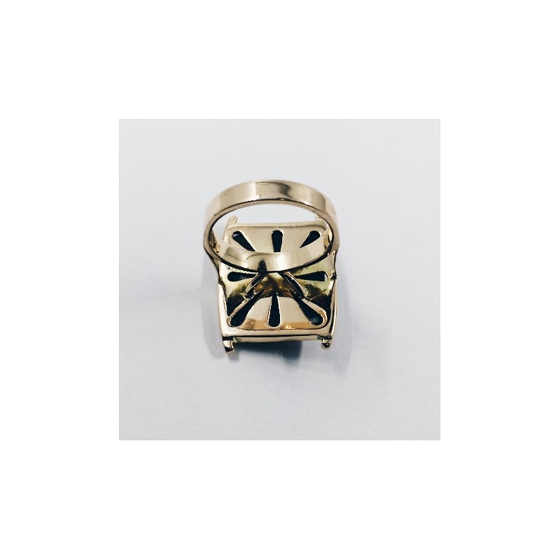 Anillo en oro con imagen de personaje oriental esmaltado