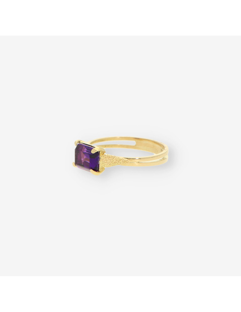 Anillo Solitario oro y p. lila