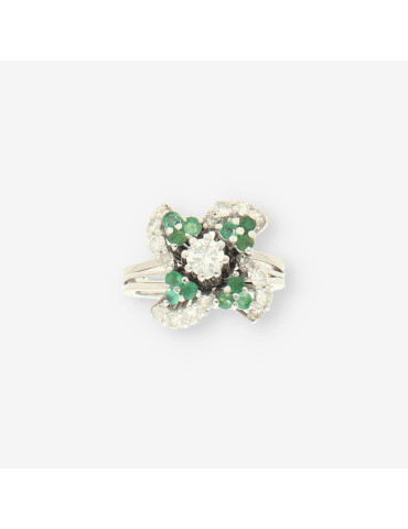 Anillo oro blanco brillantes y esmeralda