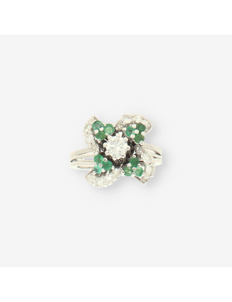 Anillo oro blanco brillantes y esmeralda