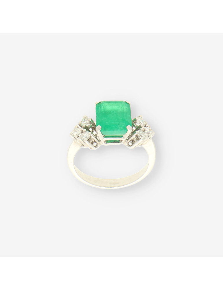 Anillo oro bl. Esmeralda y brillantes