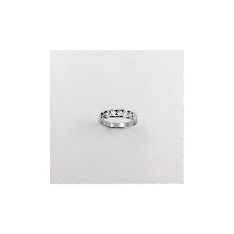 Anillo media alianza de oro blanco y brillantes