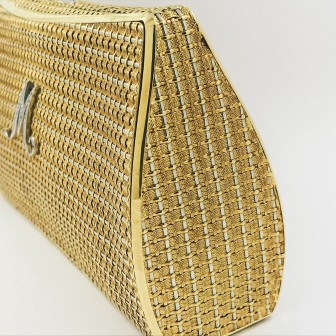 Bolso vintage en oro 18 con letra central en brillantes