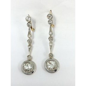 Pendientes largos de oro y brillantes