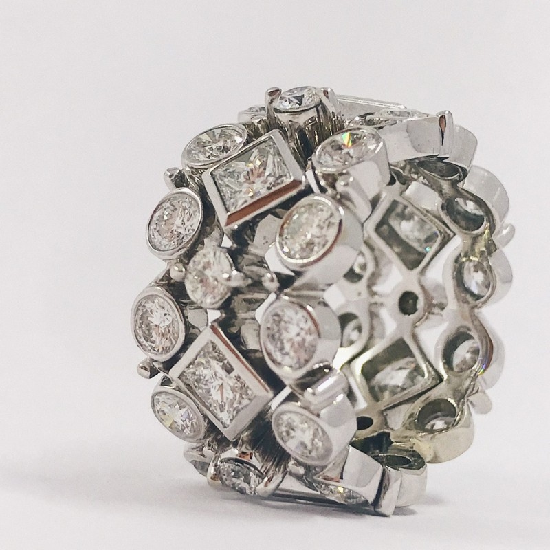 Anillo ancho en oro 18kt con brillantes