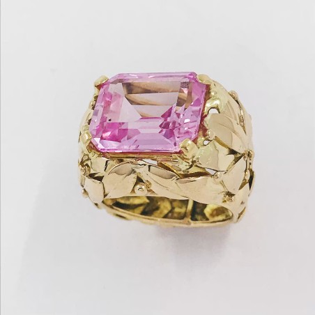 Anillo ancho en oro 18kt con piedra rosa