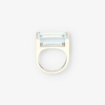 Anillo oro blanco y piedra azul