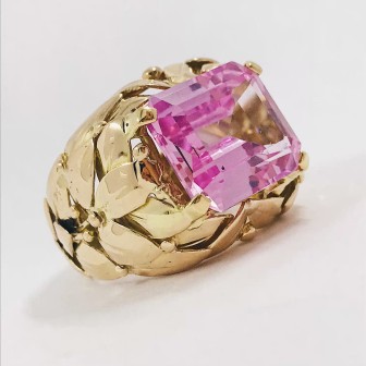 Anillo ancho en oro 18kt con piedra rosa