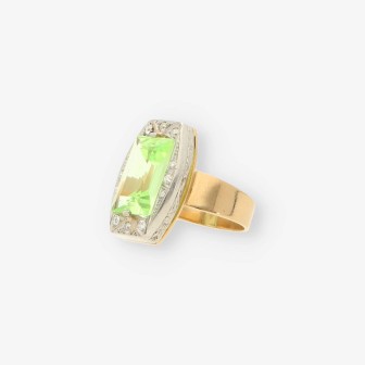 Anillo oro y piedra verde