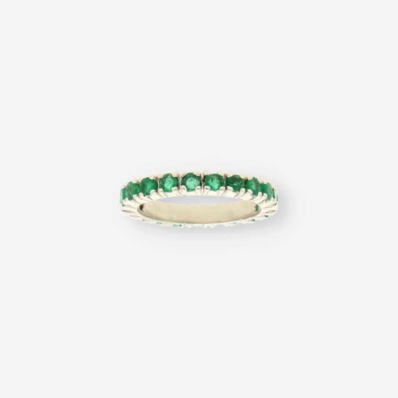 Alianza de oro blanco 18kt con esmeraldas
