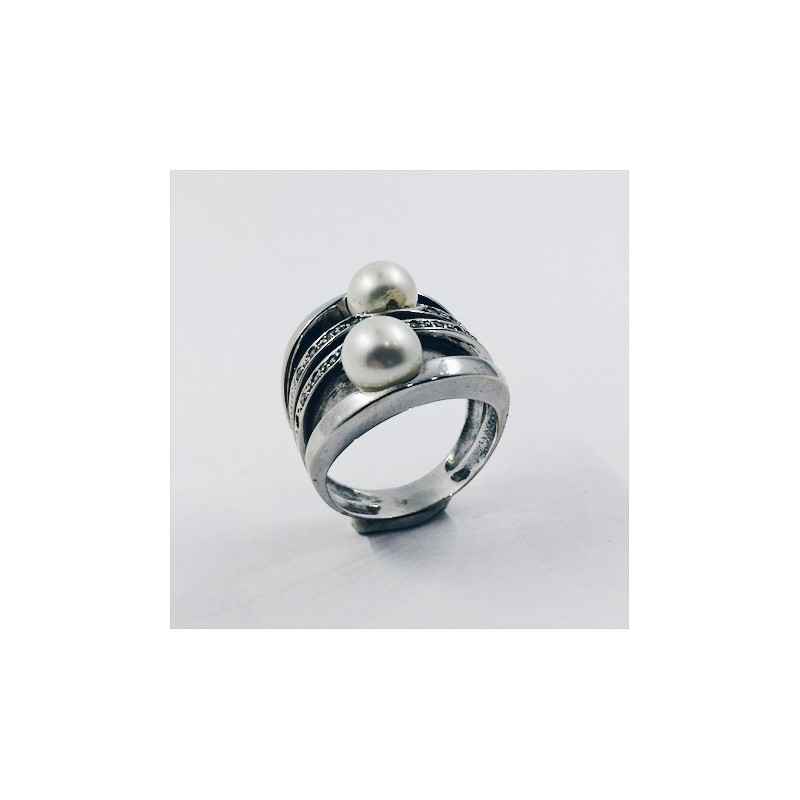Anillo de oro con brillantes y perlas
