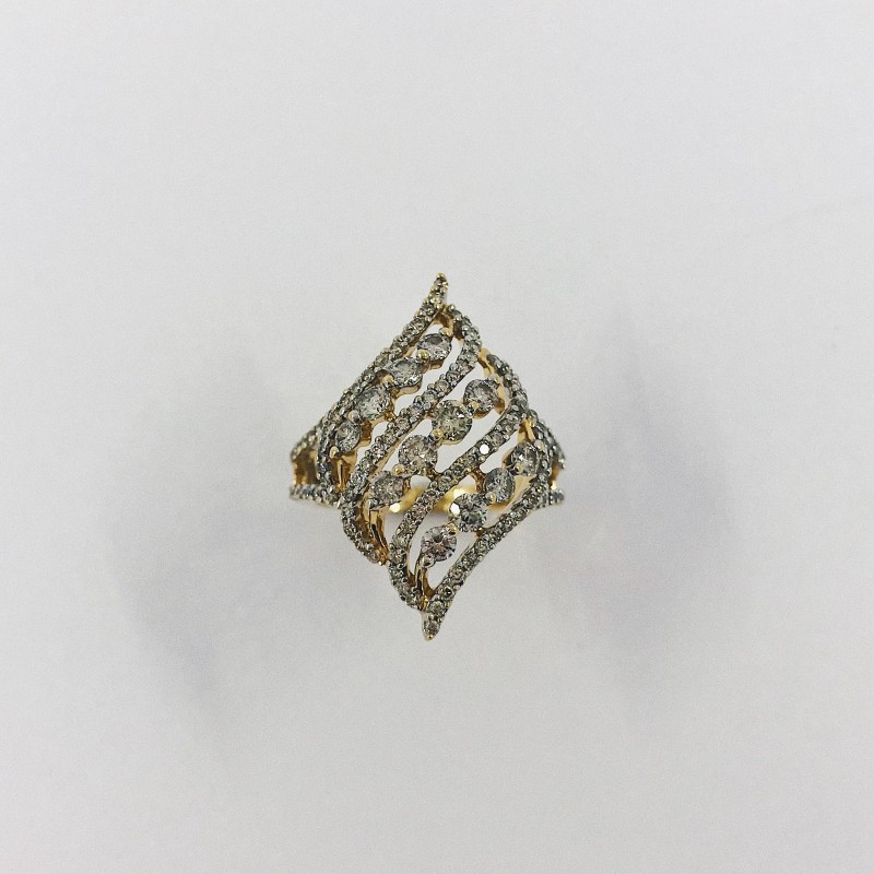 Anillo de oro y brillantes