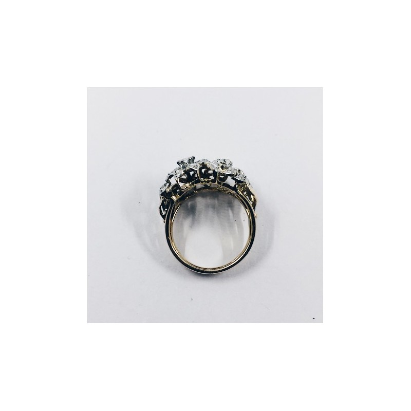 Anillo de oro y diamantes