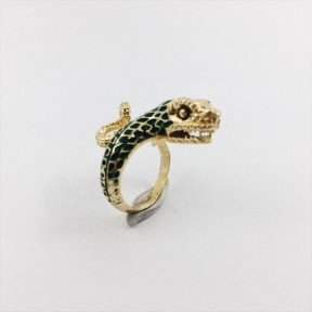 Anillo de oro y esmalte en forma de serpiente