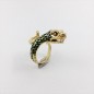 Anillo de oro y esmalte en forma de serpiente