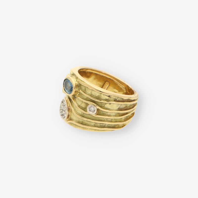 Anillo p. azul, p. naranja, oro y bri.