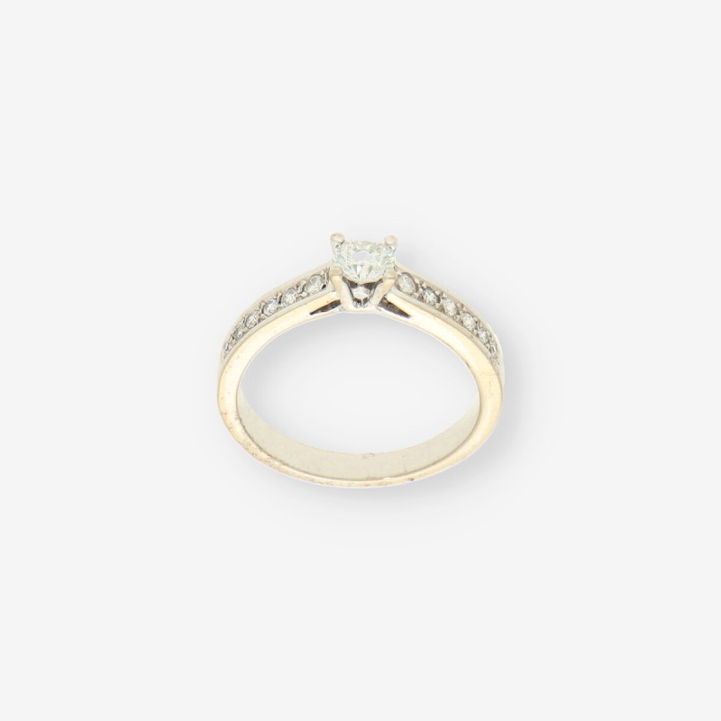Anillo oro bl. y brillantes