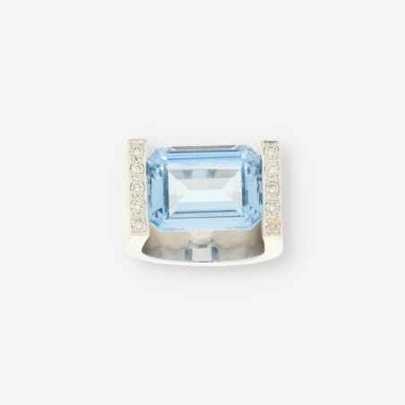 Anillo oro blanco topacio y brillantes