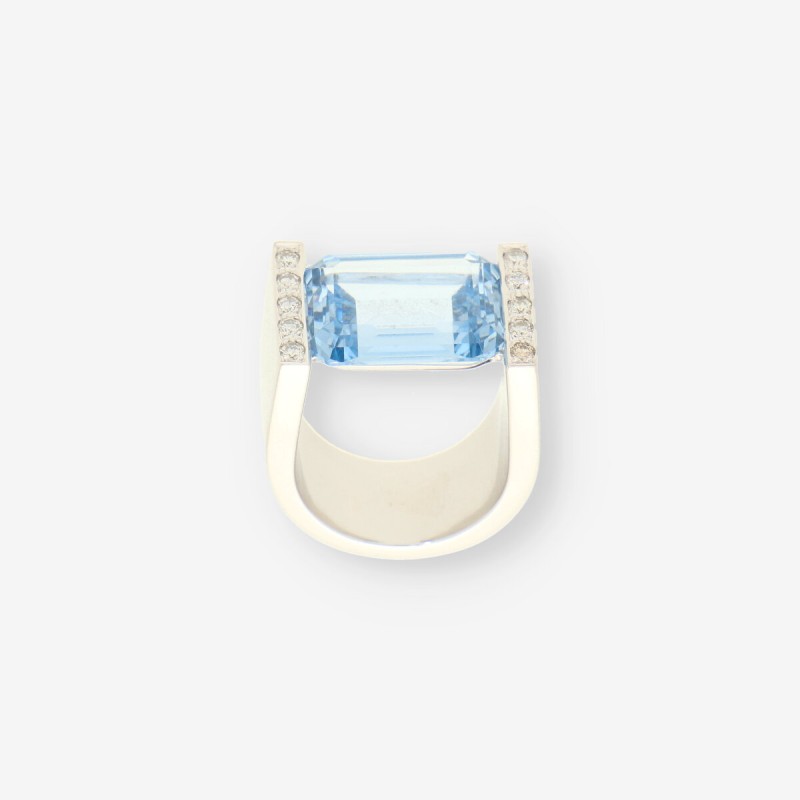 Anillo oro blanco topacio y brillantes