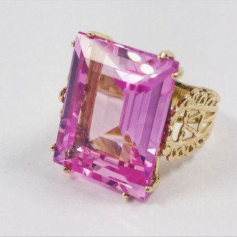 Anillo en oro 18kt  con piedra tipo rosa de Francia